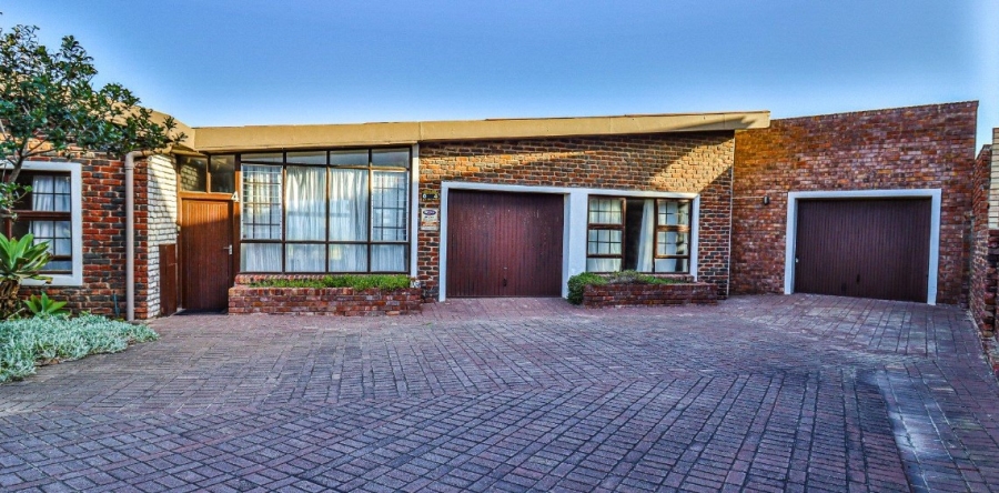 3 Bedroom Property for Sale in Bayview Western Cape